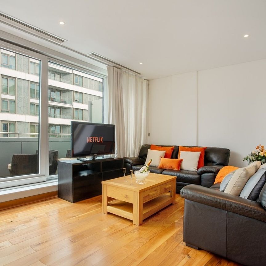 3 Bed Flat, Hawker Building, SW11 - Photo 1