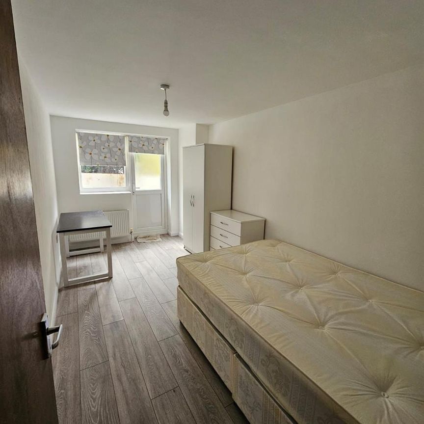 Blackstock Road, N4, London - Photo 1