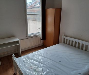 Room in a Shared House, Ham Park Rd, E15 - Photo 3