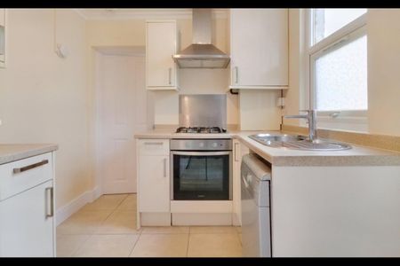 Room in a Shared House, Sherwood Road, HA2 - Photo 5