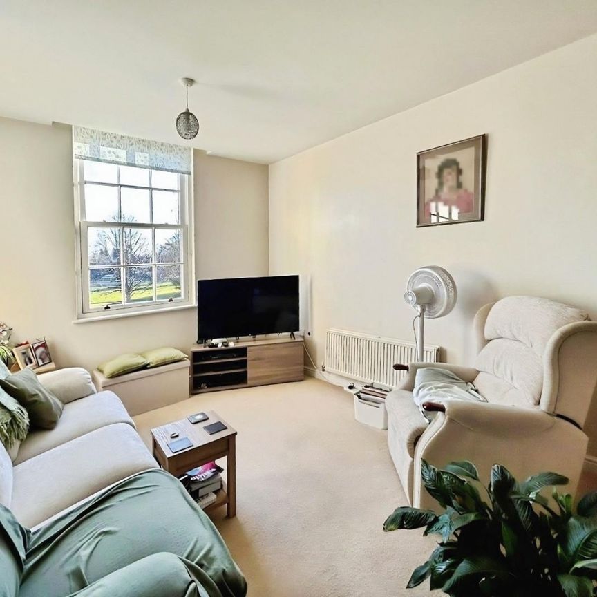 2 bedroom Flat To Let - Photo 1