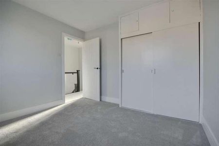 St. Helena Way, Portchester, PO16 - Photo 4