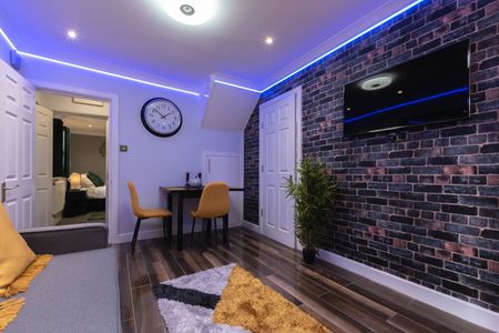 2 Bed Flat, Gables Lodge -, RG1 - Photo 4