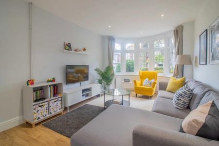 3 bedroom detached house to rent - Photo 2