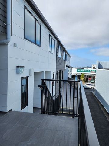 Modern 2BR Apt with Balcony in Onehunga - Photo 2