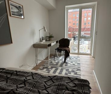 NY LÆKKER 3-VÆRELSES LEJLIGHED MED ALTAN - Photo 1