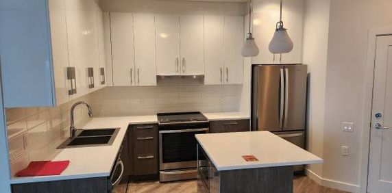 2 Bdrm + Den * The Wex * Penthouse - Photo 2