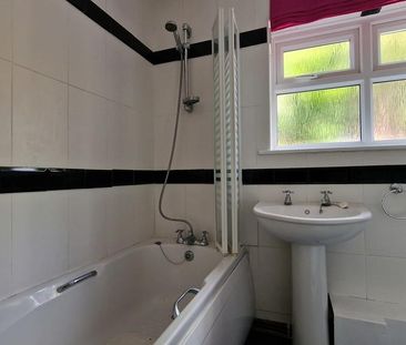 2 bedroom end of terrace house to rent - Photo 5