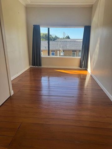Charming 2 Bed Avondale Retreat with Garden - Photo 5