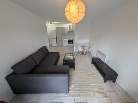 2 bedroom flat to rent - Photo 3