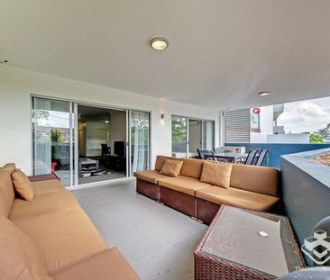 Spacious corner two bedroom unit with huge balcony - Photo 6