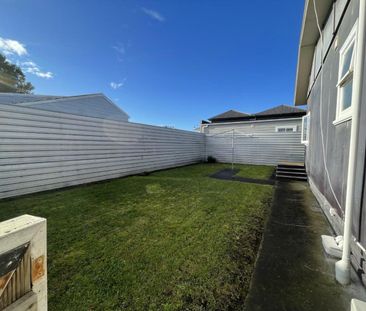 Updated three-bedroom home - Photo 4