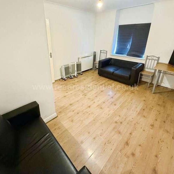 London Road, Grays, RM17 - Photo 1