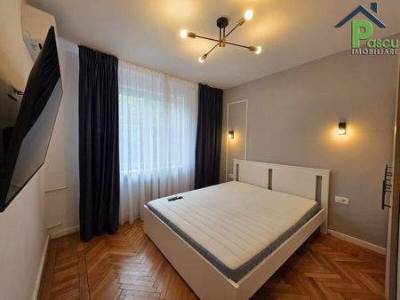 Piata Romana, 3 camere, 70 mp, 2 bai, mobilat modern, langa metrou - Photo 2