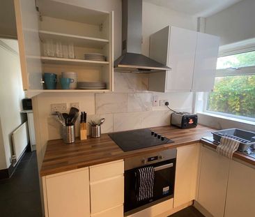 Lovely professional house share in Southampton Centre Room 1 - Photo 3