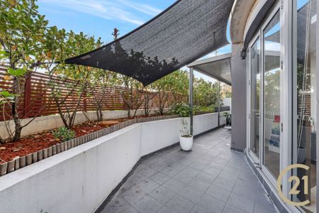 Immaculate 2 Bedroom - Photo 2