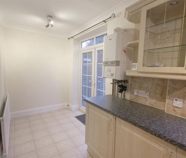 3 Bedroom House - Detached To Let - Photo 4