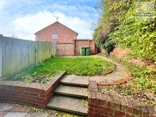 FAIRLEIGH ROAD, BASILDON - Photo 1