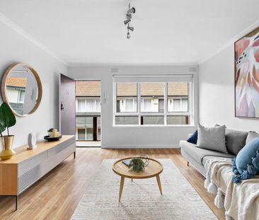 Chic Two-Bedroom Apartment in Windsor's Prime Locale - Your Perfect... - Photo 2