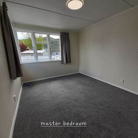 Newly decorated 4BR Home in popular Trentham - Photo 5