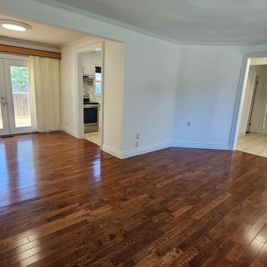 For Lease - 111 Bexhill Avenue Unit# Main, Toronto, Ontario - Photo 1