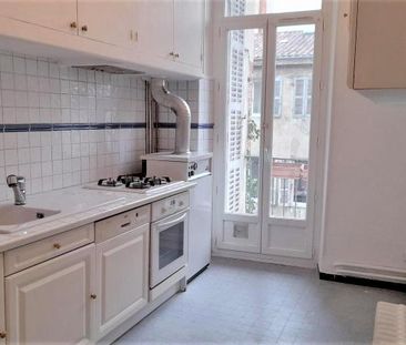Location Appartement 3 pièces 73m² MARSEILLE 1er - Photo 2