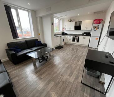 1 bedroom in a flat share to rent - Photo 3