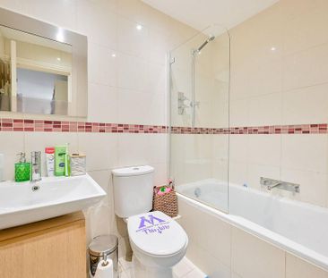 3 bedroom flat to rent - Photo 6