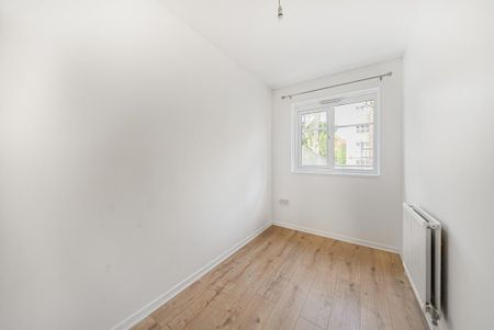3 bedroom flat to rent - Photo 3