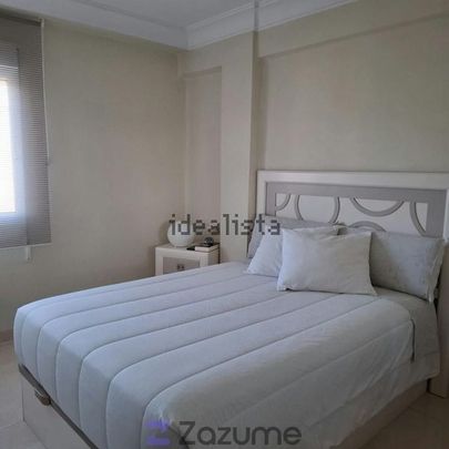 Alquiler de piso en Calle Bocanegra - Photo 1