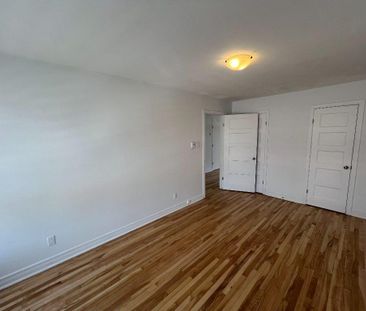 Fully Renovated 5.5 Apartment Available - A louer • For Rent - Photo 4