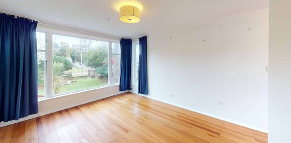 Raumati South - 3 Bedrooms - Photo 2