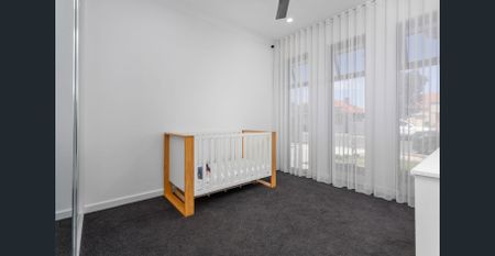 Stylish 3 bedroom home fantastic location! - Photo 5