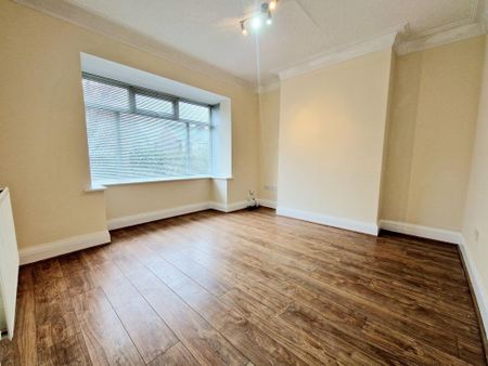 3 bedroom semi-detached house to rent - Photo 4