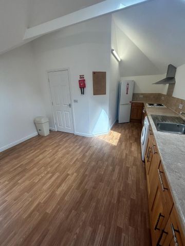 2 bedroom terraced house to rent - Photo 5