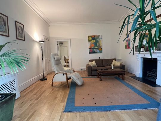 3 Bed Flat, Pembridge Square, W2 - Photo 1