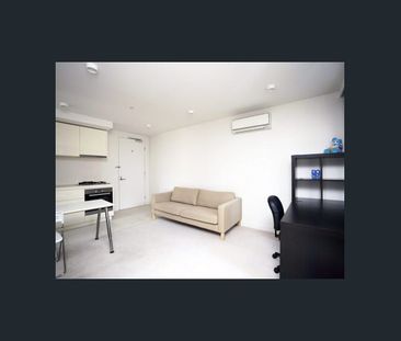 Furnished One Bedroom One Bathroom - Photo 6