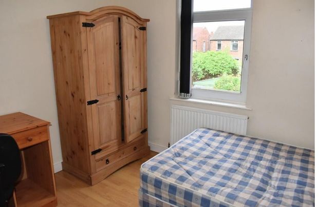 Room in a Shared House, Barnsfold Avenue Fallowfield, M14 - Photo 1