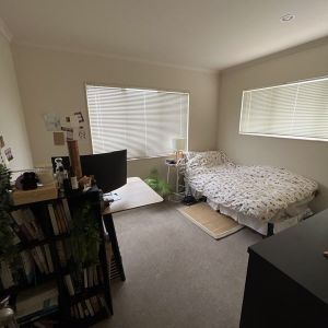 Light and bright in Northcross - minor dwelling also available - Photo 2