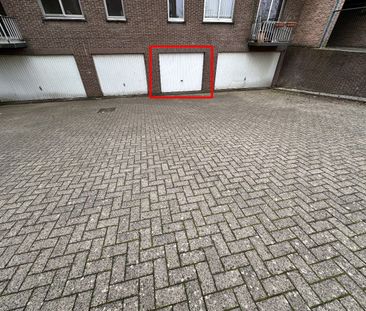 GERENOVEERD APPARTEMENT MET 2 SLPK, KELDER EN GARAGE IN LANAKEN CEN... - Photo 2