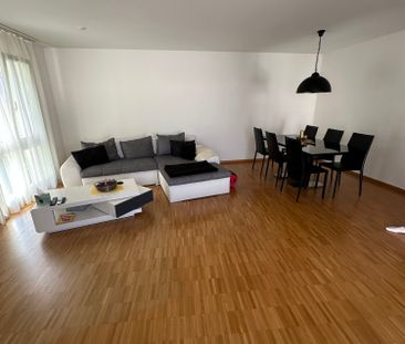Grosszügige 4.5-Zimmer-Wohnung mit Balkon und schöner Aussicht in S... - Foto 1
