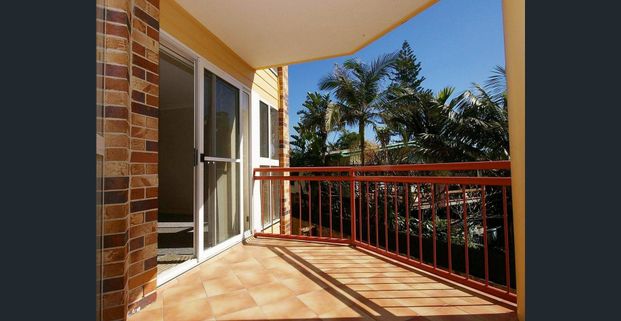 THREE-BEDROOM TOWNHOUSE IN THE HEART OF PALM BEACH - Photo 1