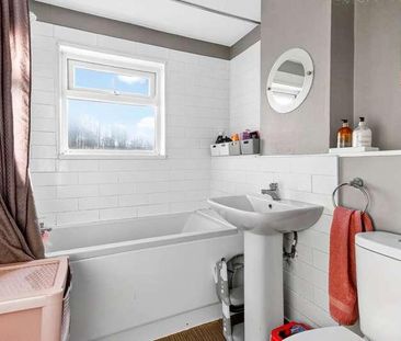 Fountains Garth, Bracknell, RG12 - Photo 2