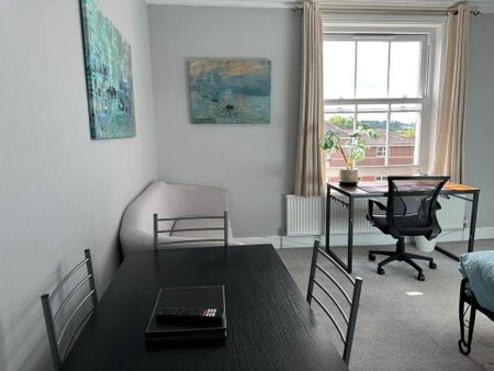 Room 1: Flat 4, 30 Stoke Road, Guildford, GU1 4HR - Photo 2