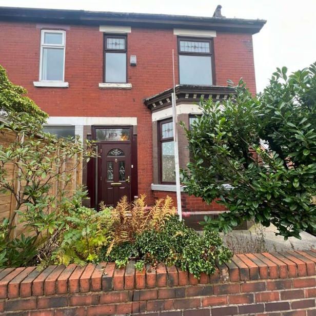 Barton Lane, Eccles, M30 - Photo 1