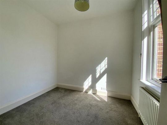 4 bedroom flat to rent - Photo 1