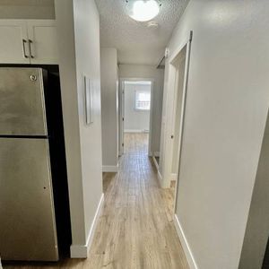 1 Bed 1 Bath Available In Beautiful - Photo 2