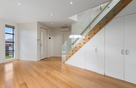 1/89 Wyong Street, Keilor East VIC 3033 - Photo 2