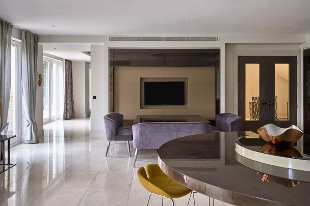 Beautiful home in Surrey - Photo 1