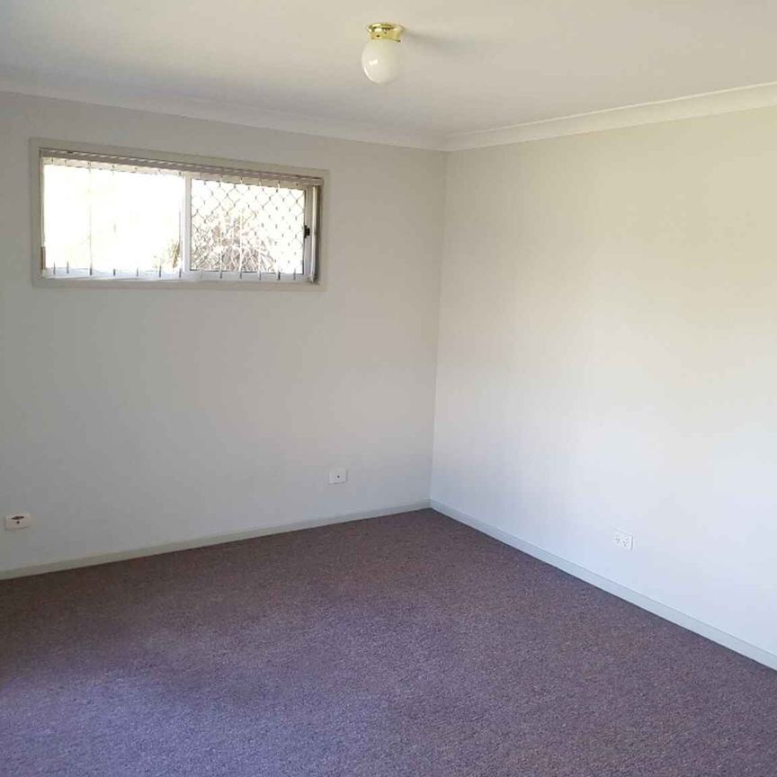 BURPENGARY - CLOSE & EASY - Photo 1